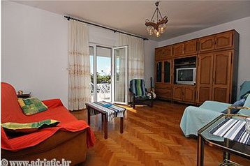 Kroatia Privát Okrug Gornji, Eksteriør